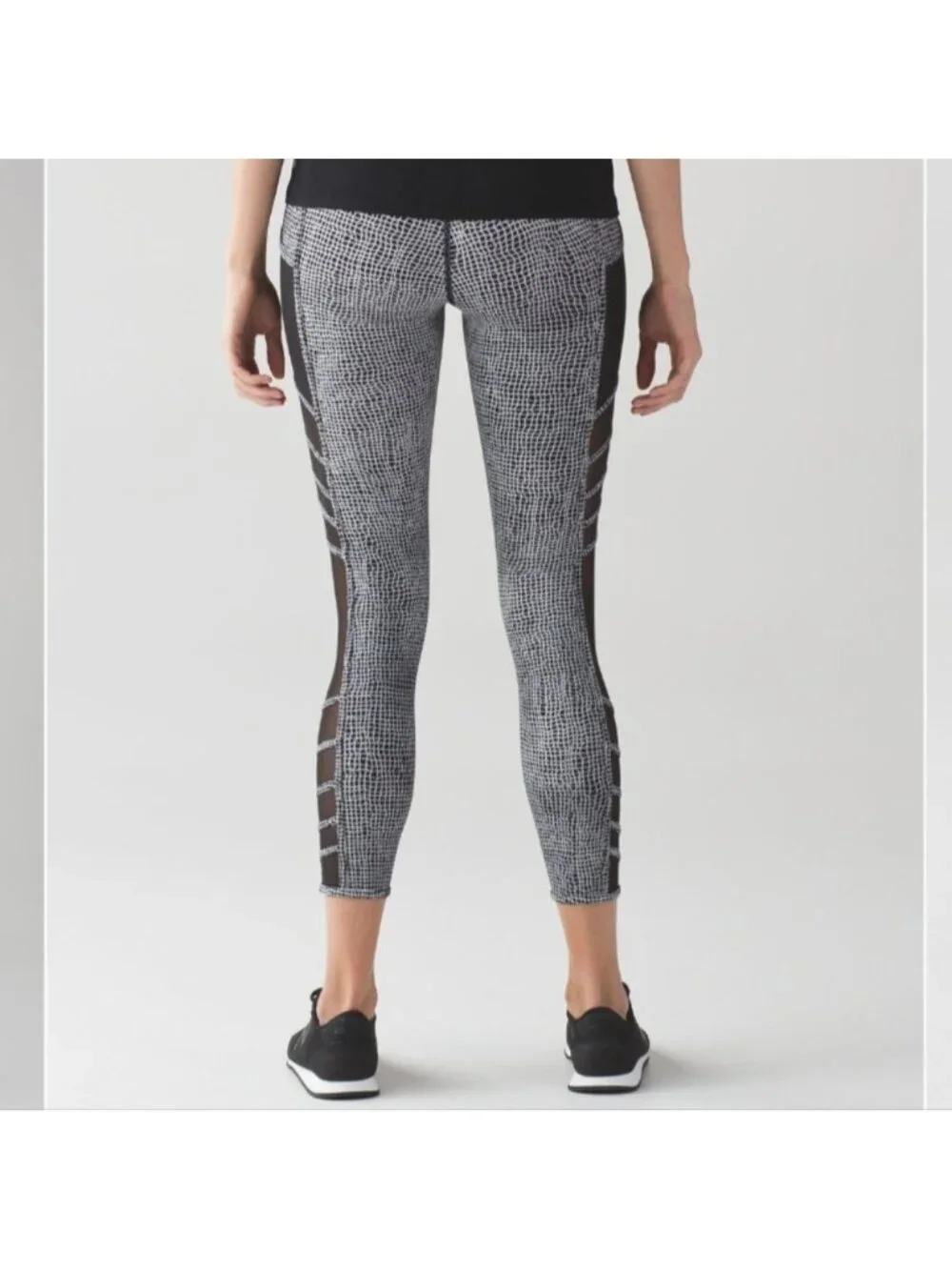 Lululemon Wild And Free Tight Fall Net White Black / Black
